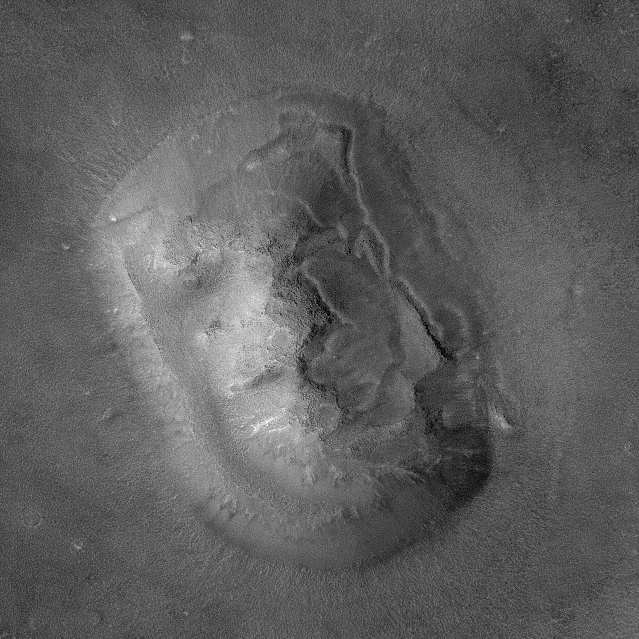 Das gleiche Bild vom Mars, aber hochauflösend und ohne Gesicht